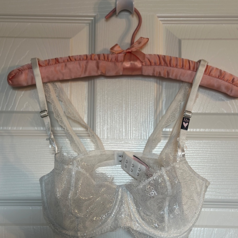 Victoria’s Secret Victoria’s Secret Icy Pearl Sparkle Lace Bra – Silver Shimmer